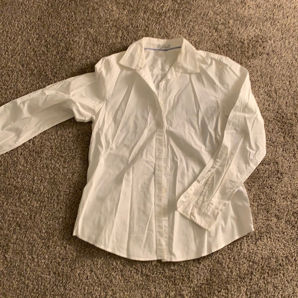 GAP women’s white shirt
